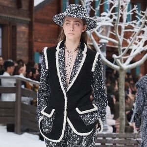 NWT CHANEL METALLIC TWEED KNIT BLACK WHITE BLAZER BUTTON CHAIN JACKET $7200